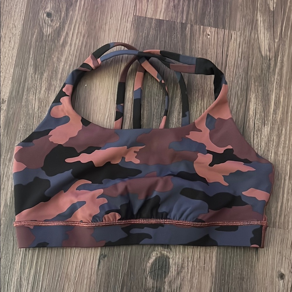 Lululemon energy bra/ Camo Strappy Sports Bra size 8, gently worn.